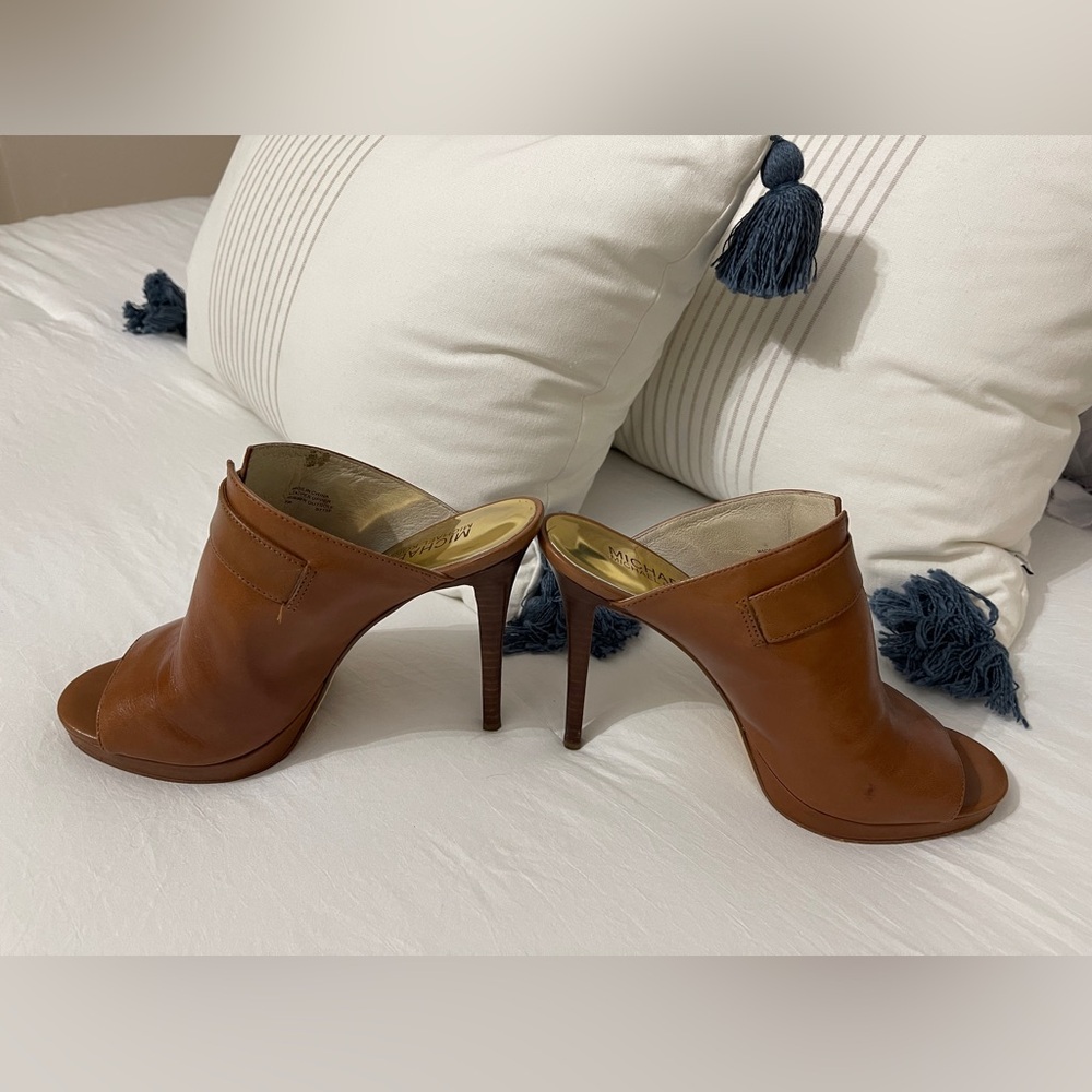MK Heels w/Box - Picture 9 of 11
